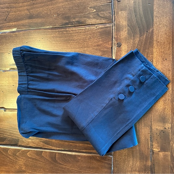 J. Jill navy linen, straight pants, detail at hem.  Side zip, elastic back. - Picture 3 of 15